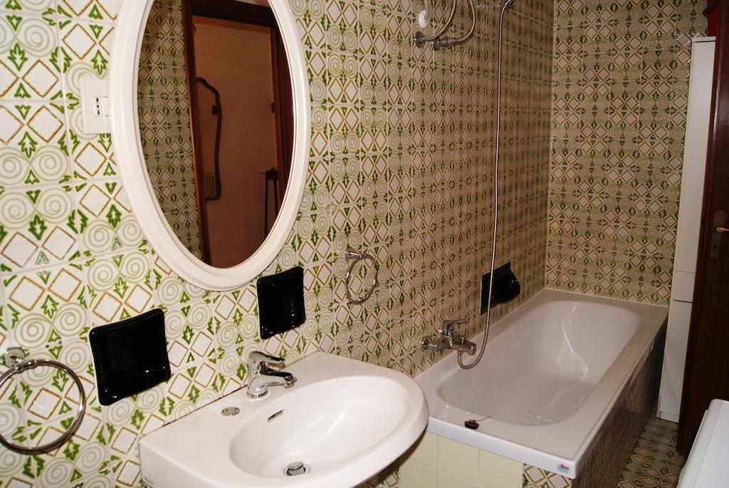 Ferienwohnung La Terrazza Tra Pini E Mare San Bartolomeo Al Mare Zimmer foto